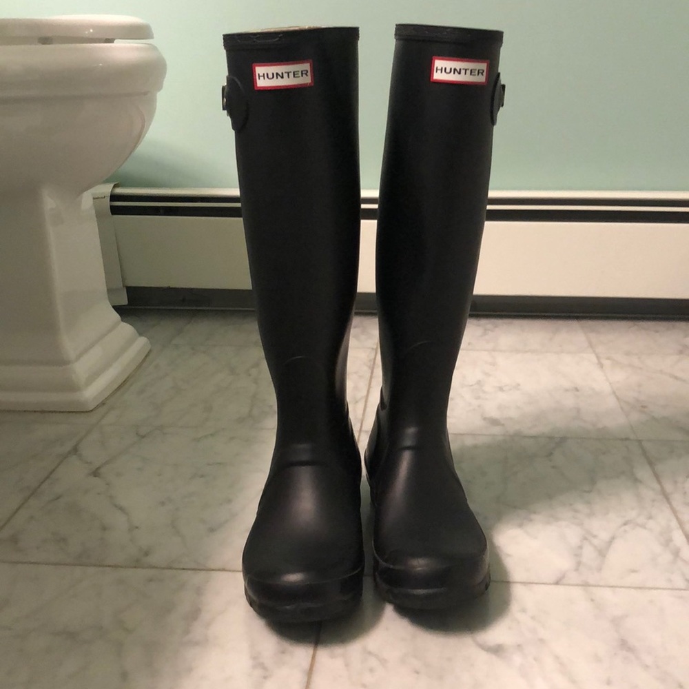 Lightly used Hunter rain boots matte black